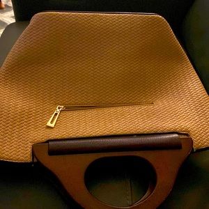 I’m selling a hand bad and  it is used but it’s really In good condition.